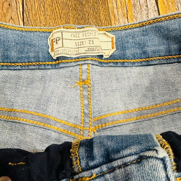 Free Peopke Busted Knee Skinny Jeans. Size 26. EUC - Picture 3 of 7